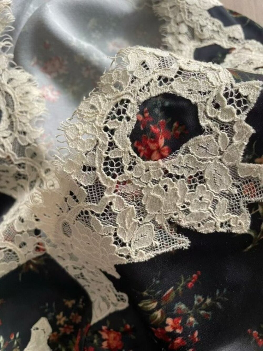 Doen Coraline Lace Detail Floral Satin Maxi Dress, S - Picture 6 of 10